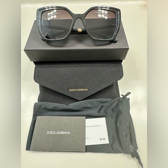 Dolce and Gabbana Brand New Sunglasses - GORGEOUS - Picture 2 of 8